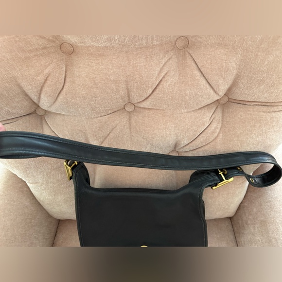 👛Coach 9718 Legacy Black Leather Shoulder Bag with Gold Accents Crescent Flap - Picture 4 of 15